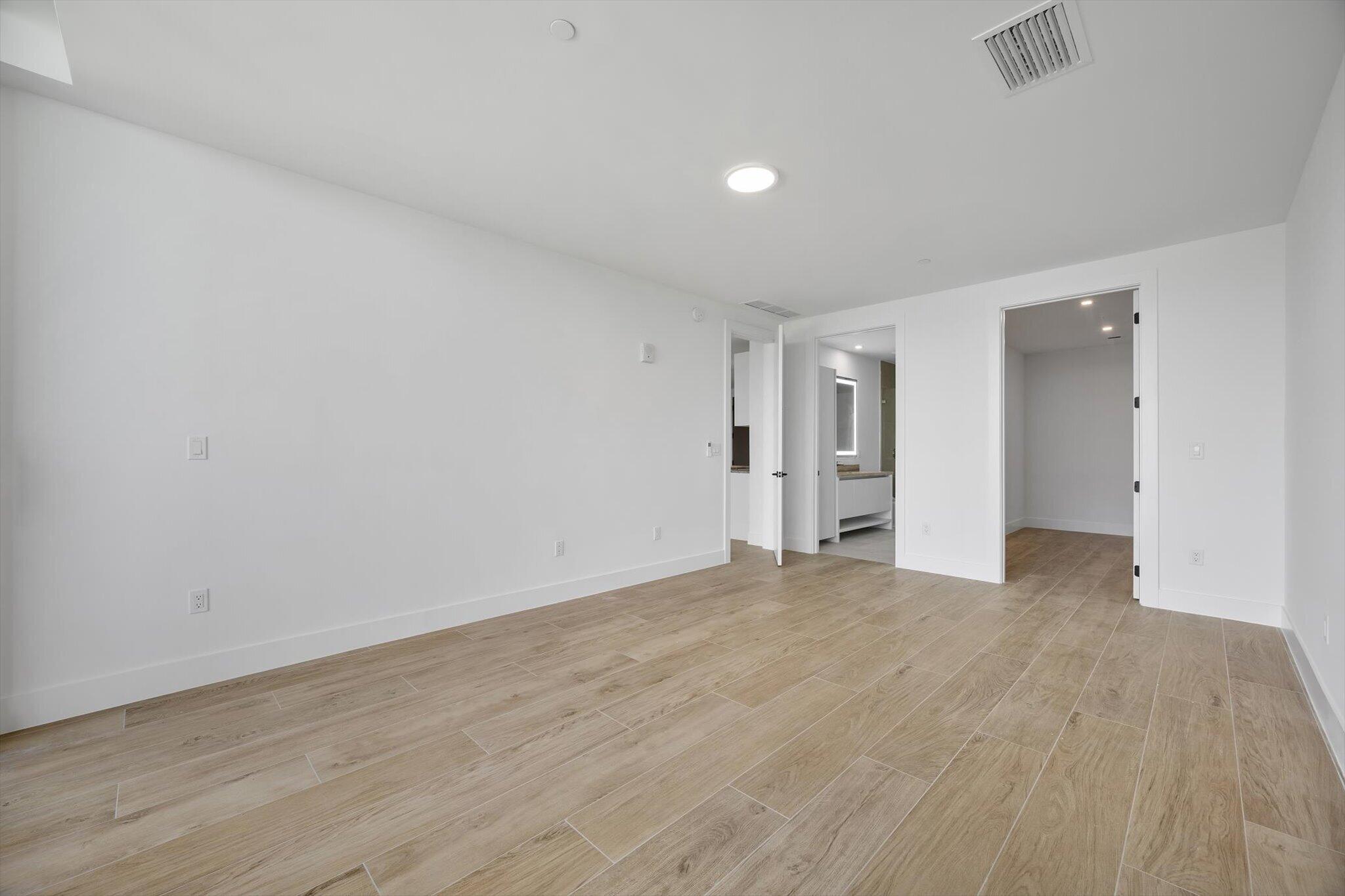 3034 Oak #503 Miami, FL 33133