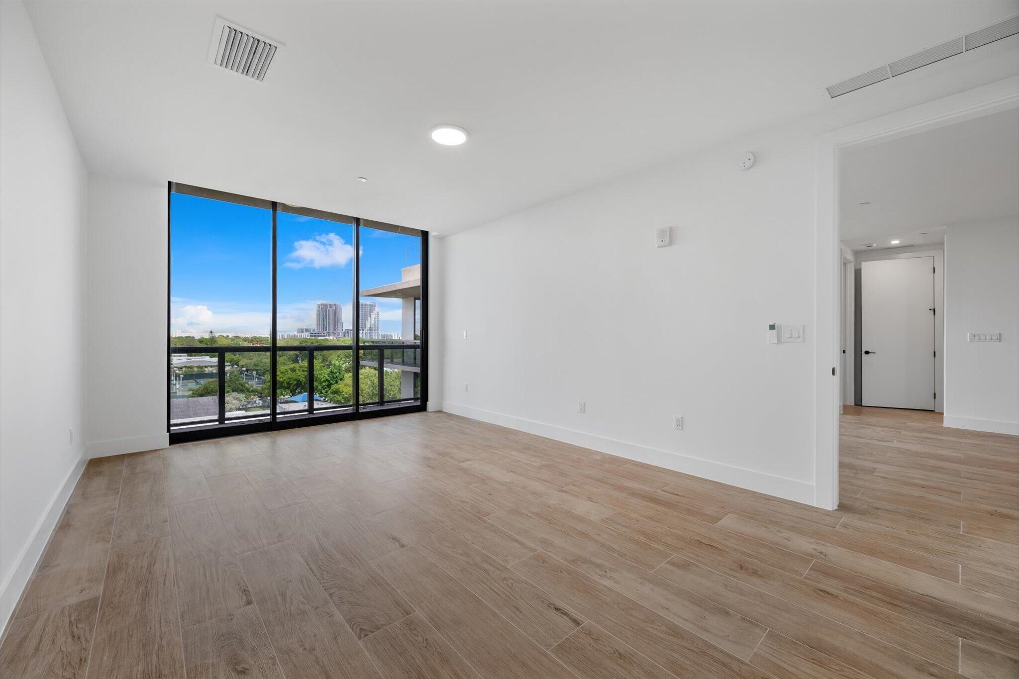 3034 Oak #503 Miami, FL 33133