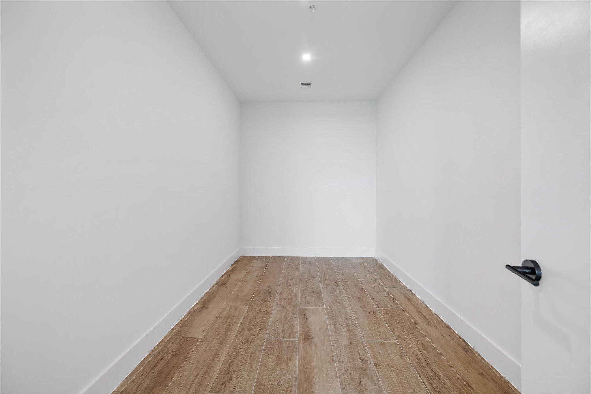 3034 Oak #503 Miami, FL 33133