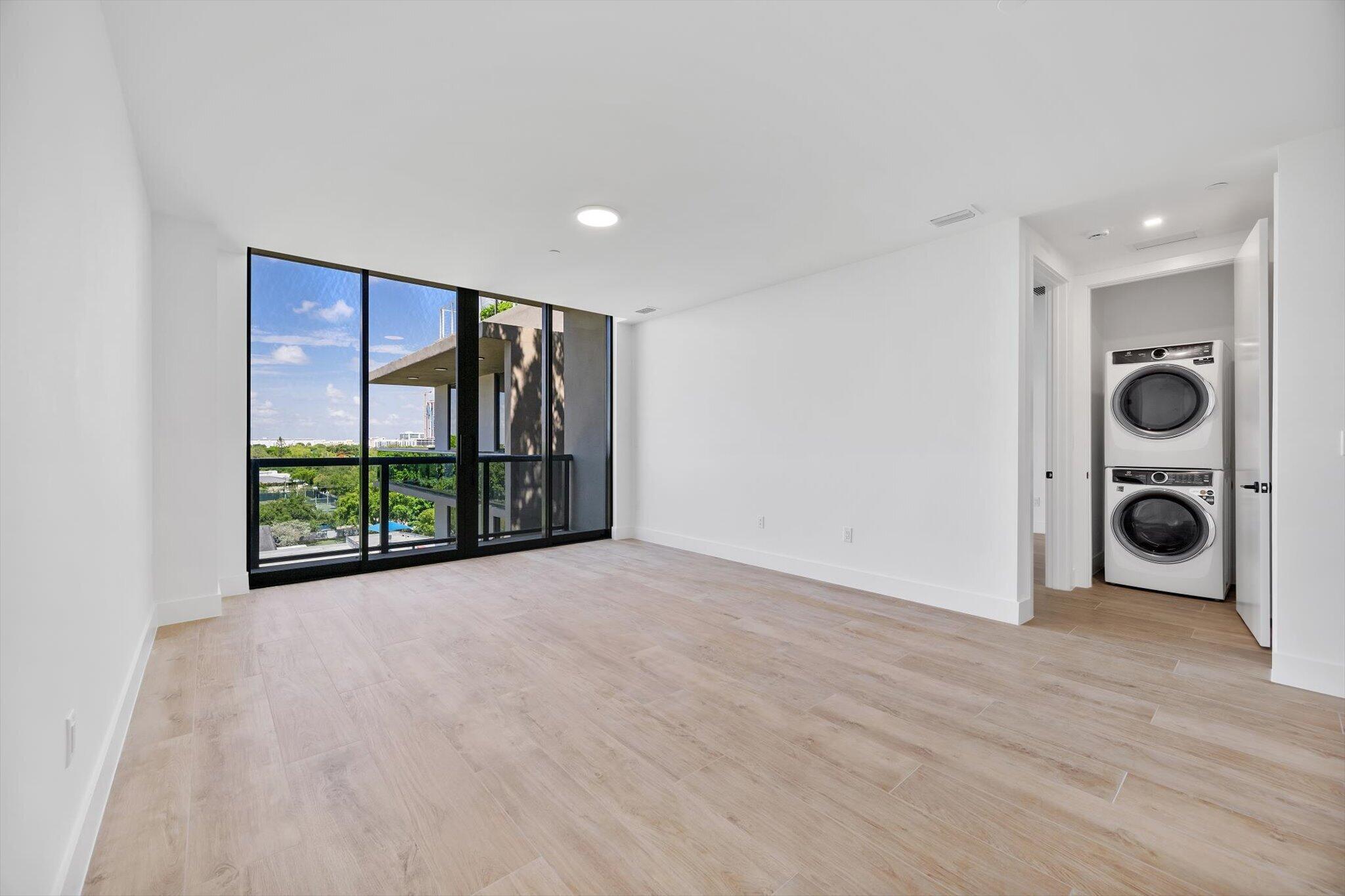 3034 Oak #503 Miami, FL 33133