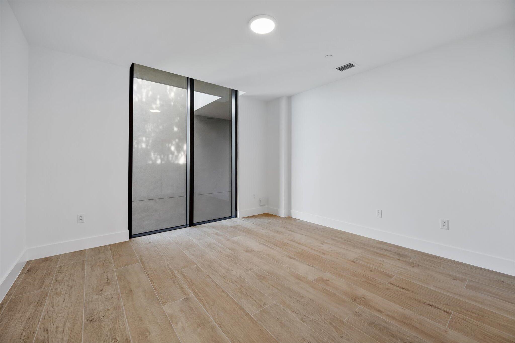 3034 Oak #503 Miami, FL 33133
