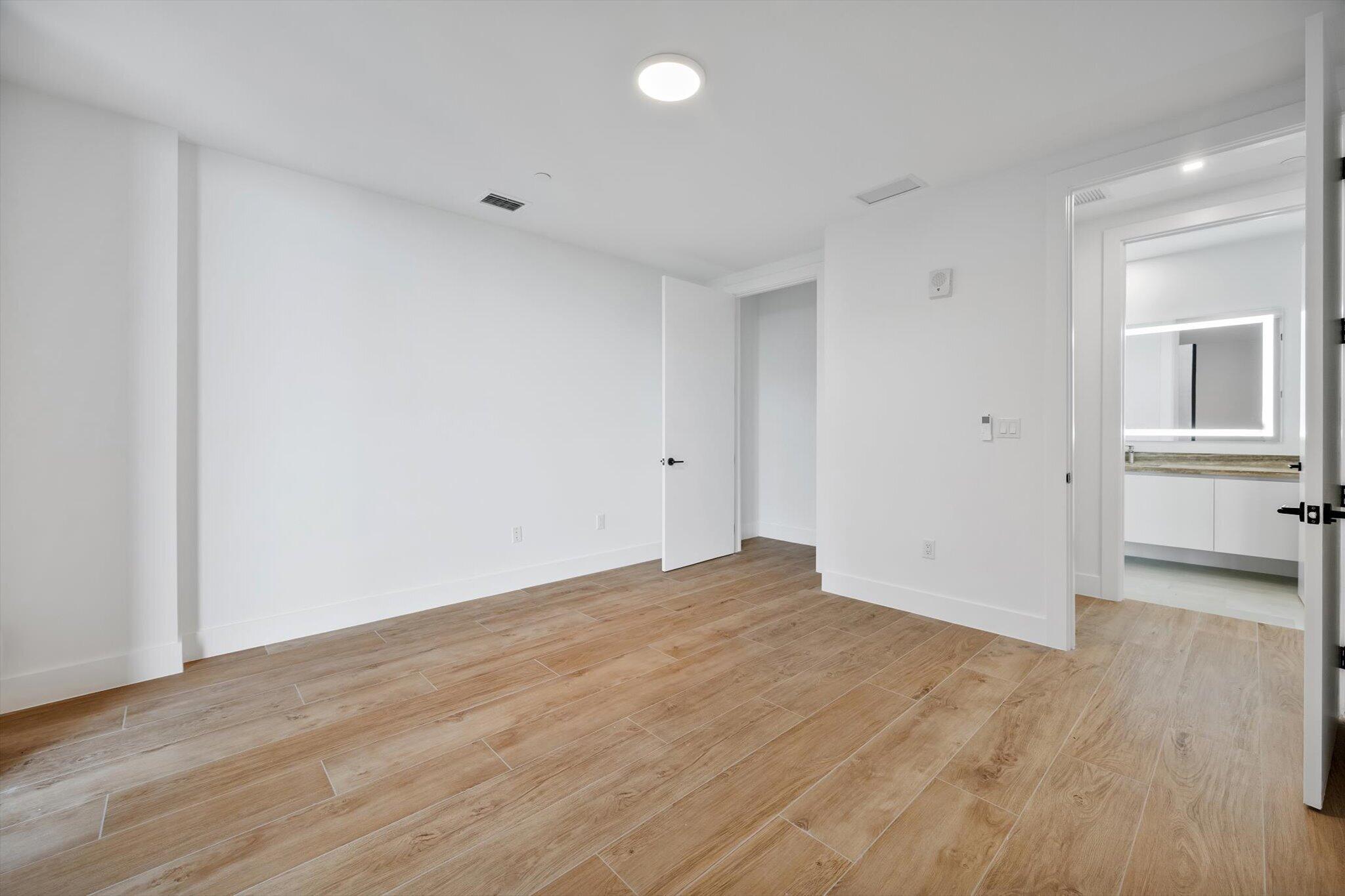 3034 Oak #503 Miami, FL 33133
