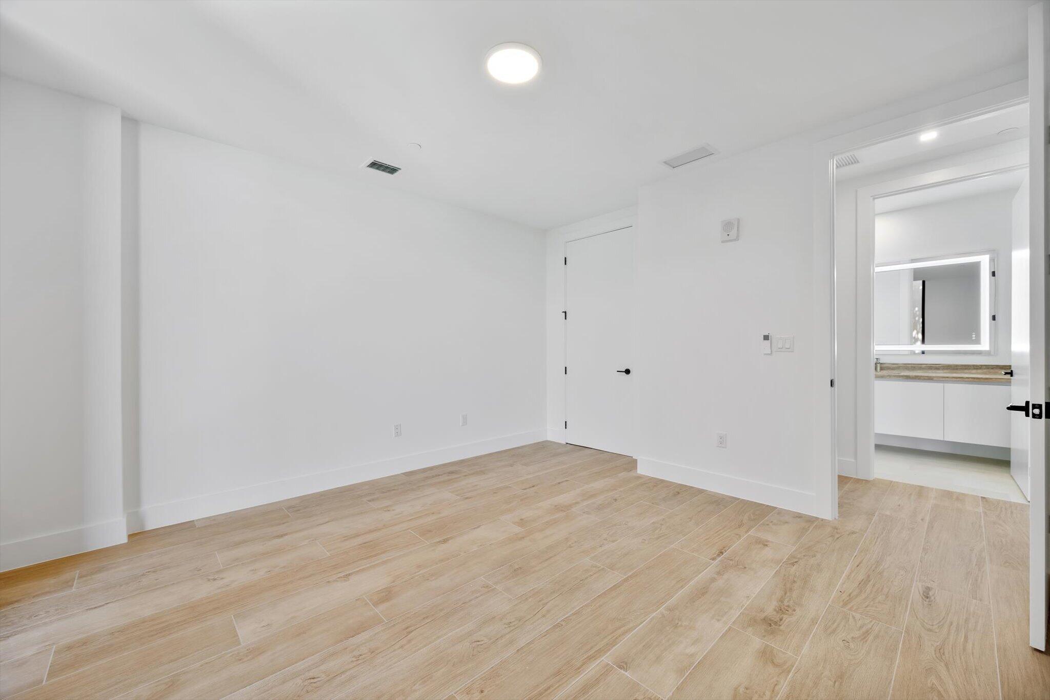 3034 Oak #503 Miami, FL 33133