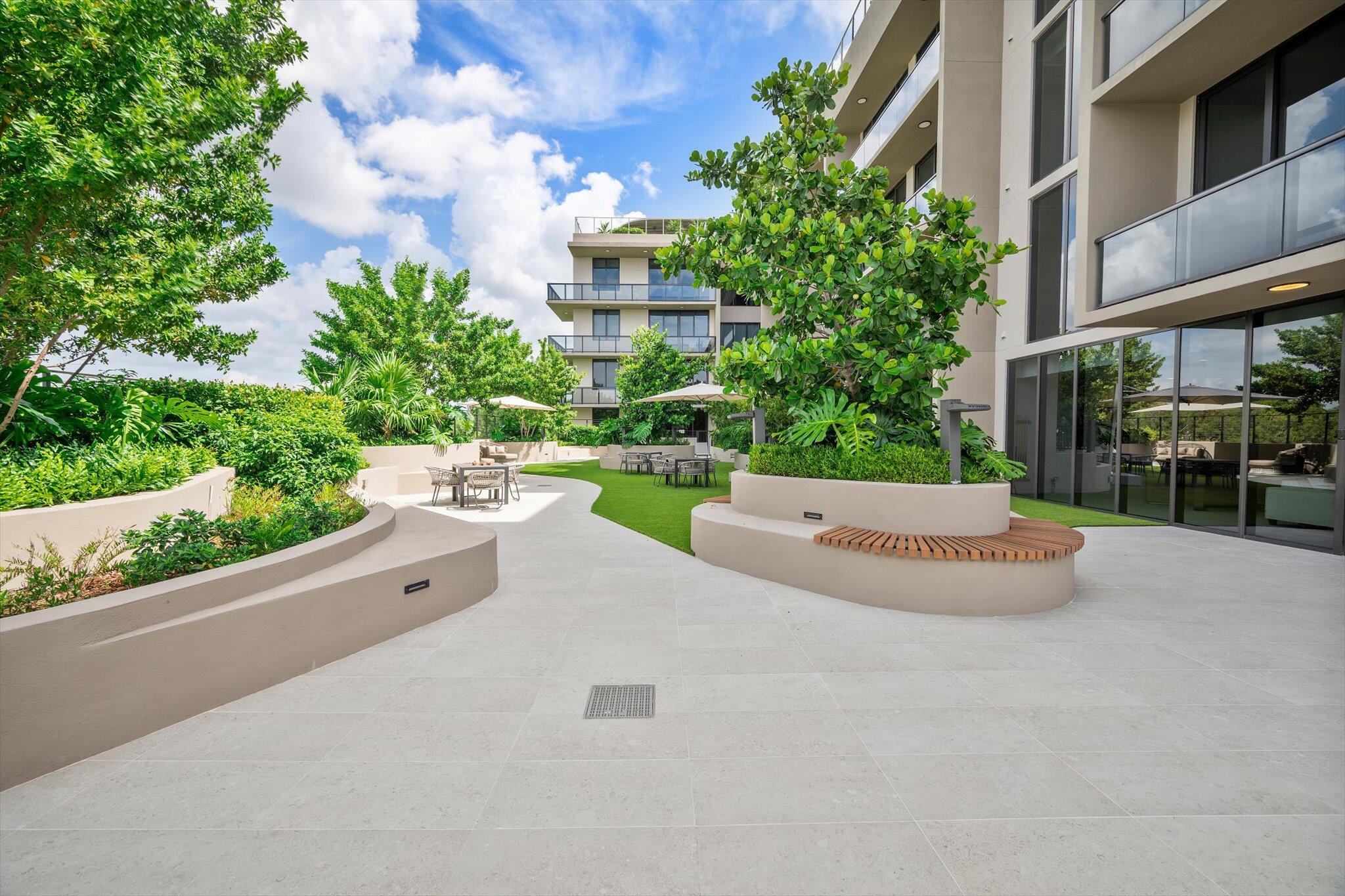 3034 Oak #503 Miami, FL 33133