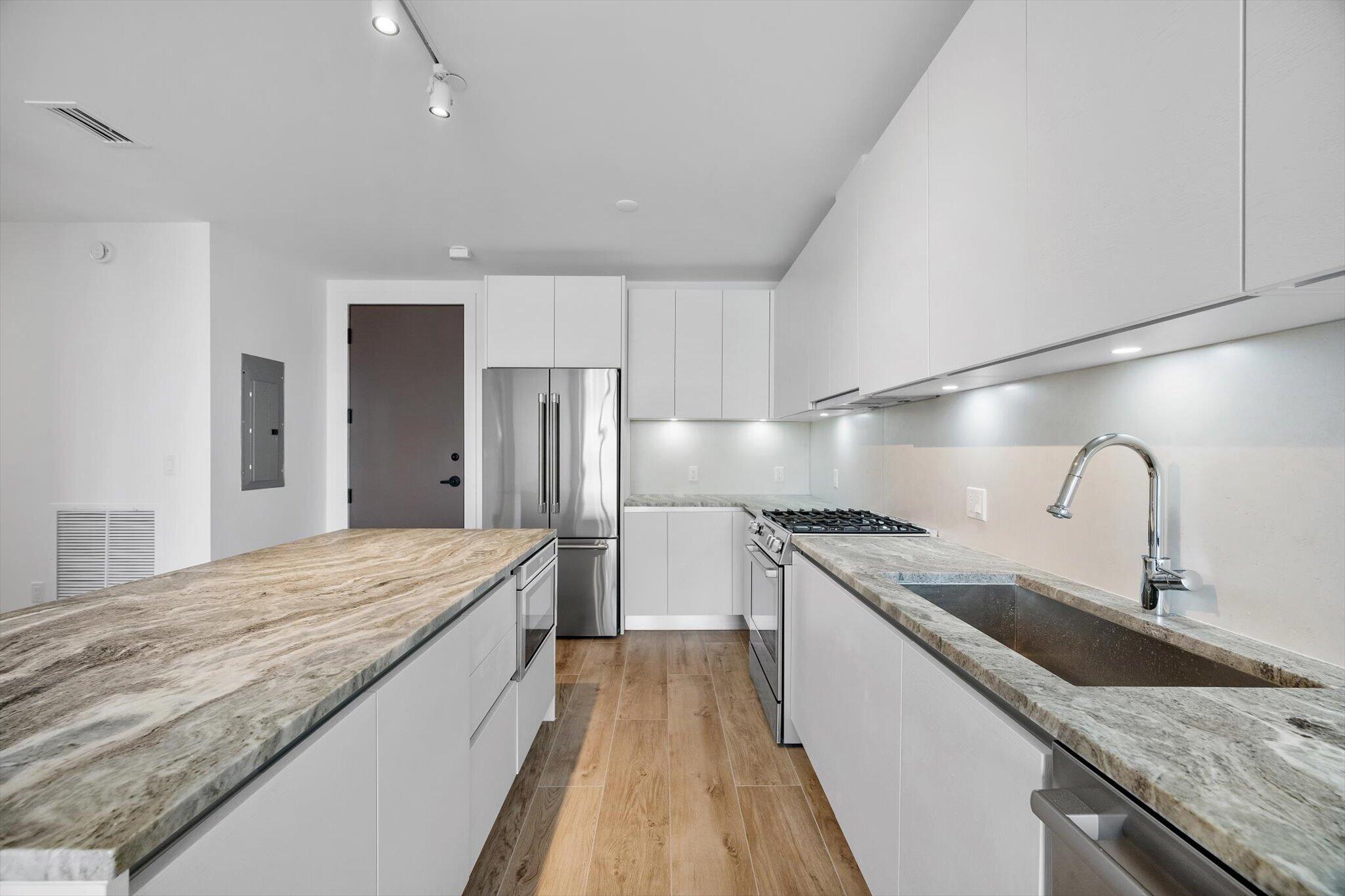 3034 Oak #503 Miami, FL 33133