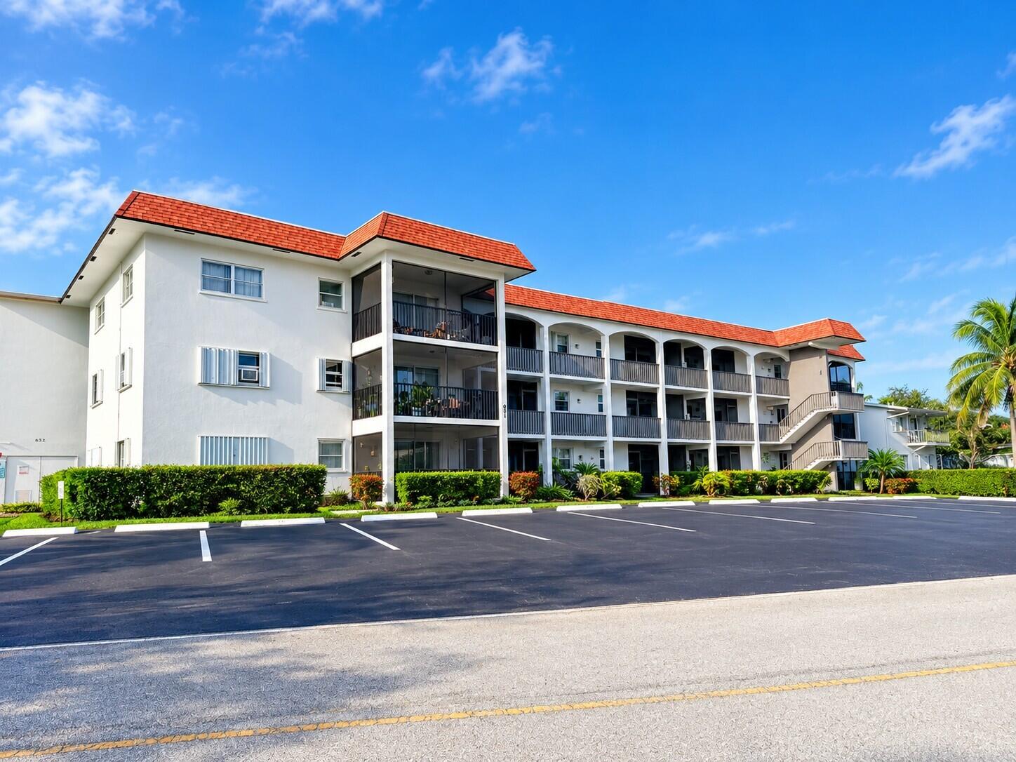 651 Pine Dr #101