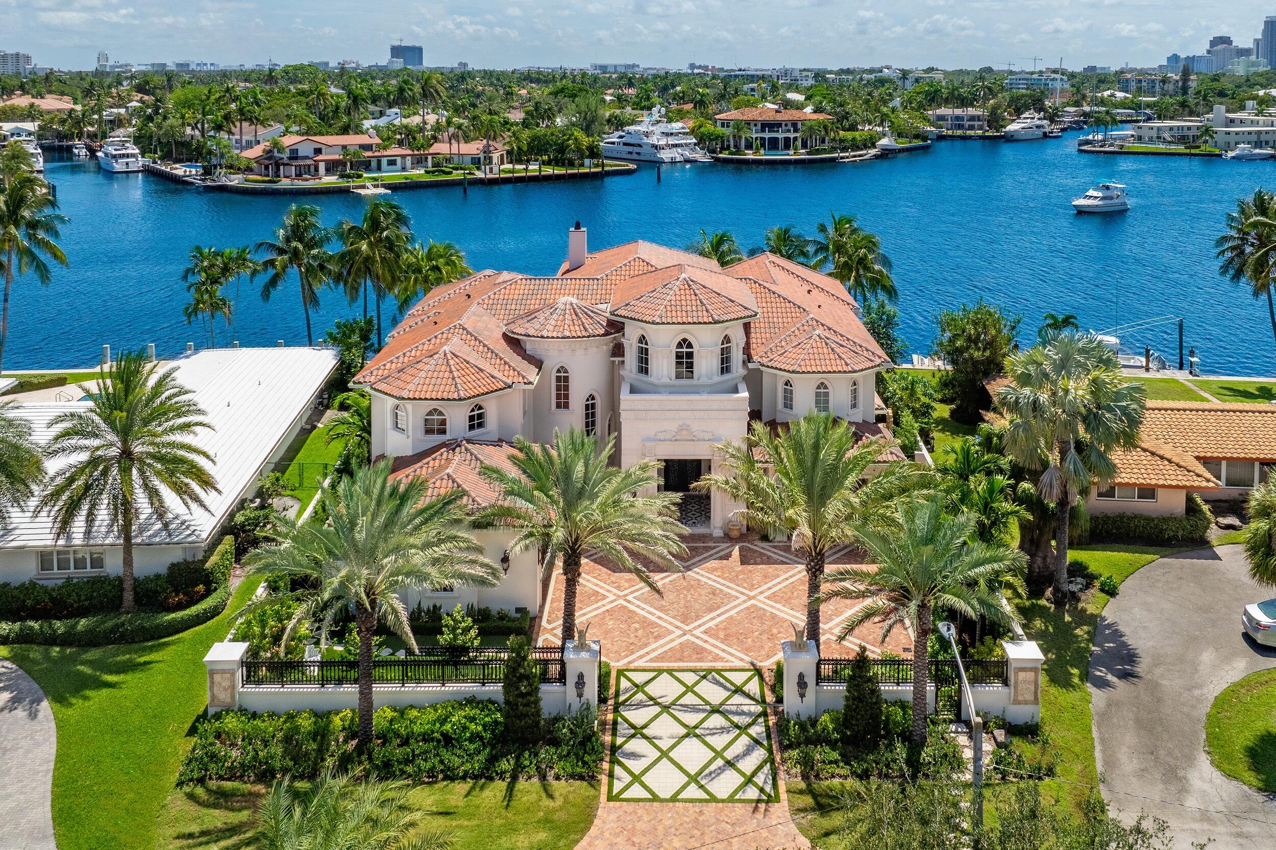 745 Middle Riv Dr Fort Lauderdale, FL 33304
