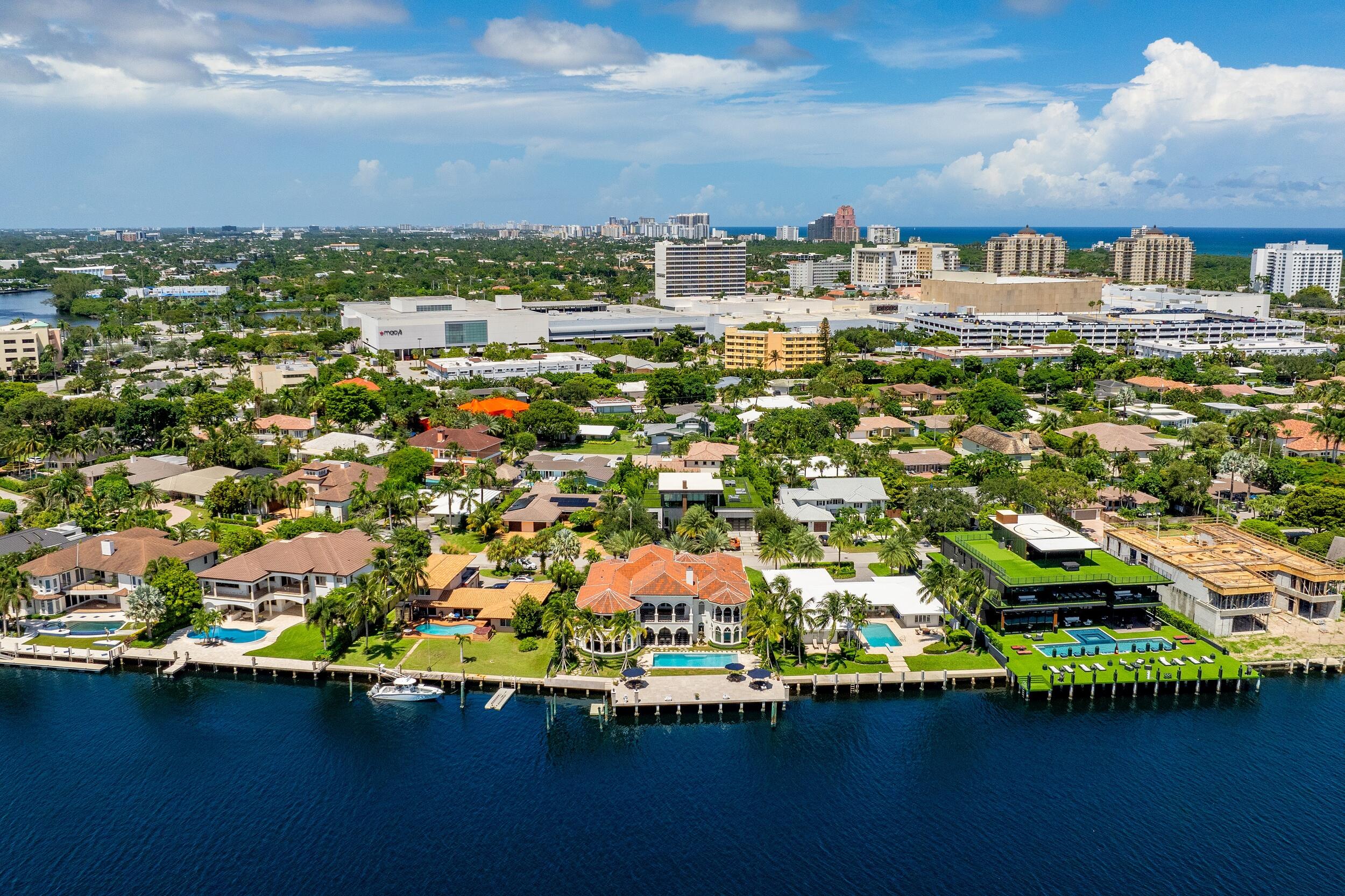 745 Middle Riv Dr Fort Lauderdale, FL 33304