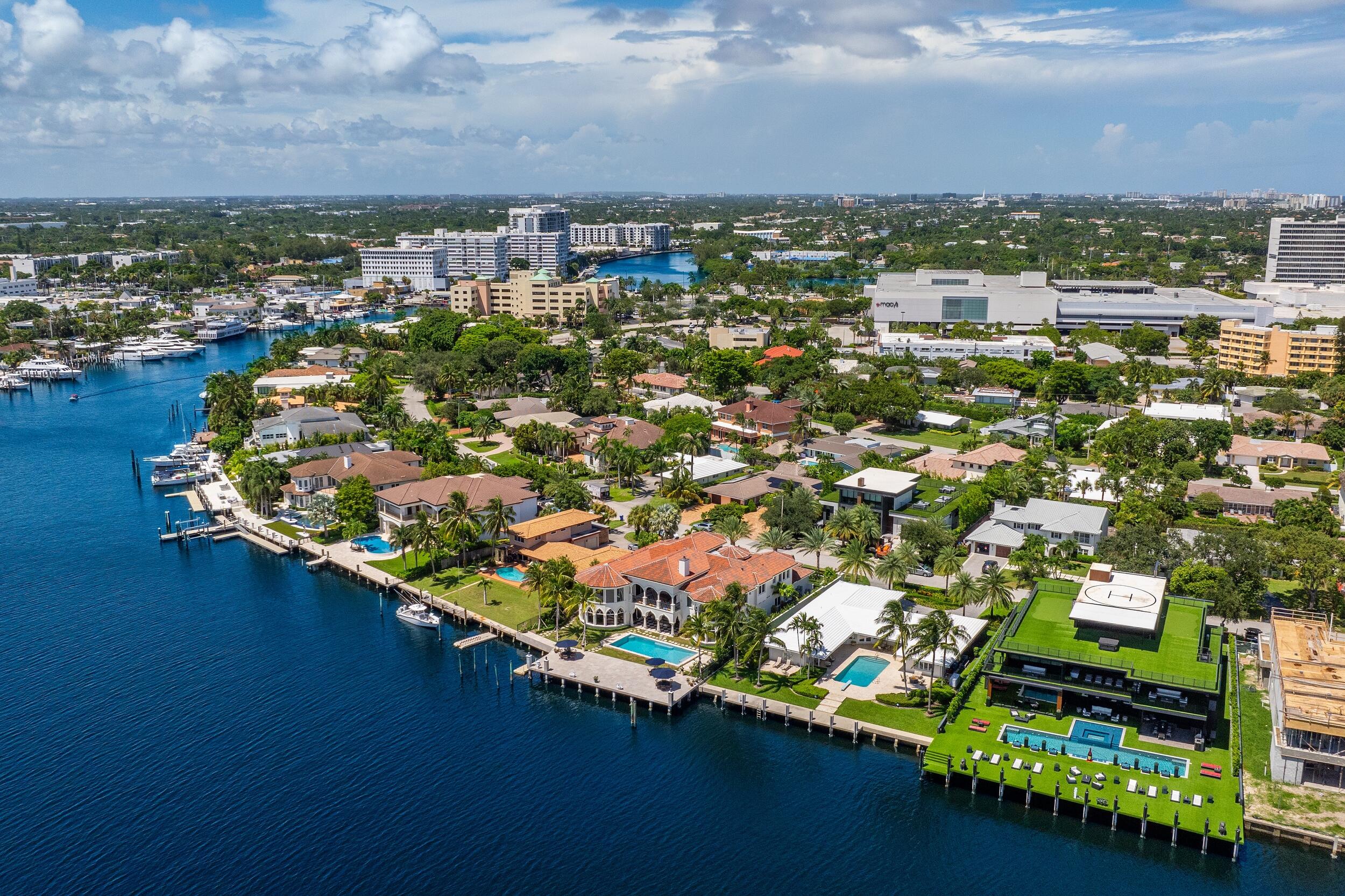 745 Middle Riv Dr Fort Lauderdale, FL 33304