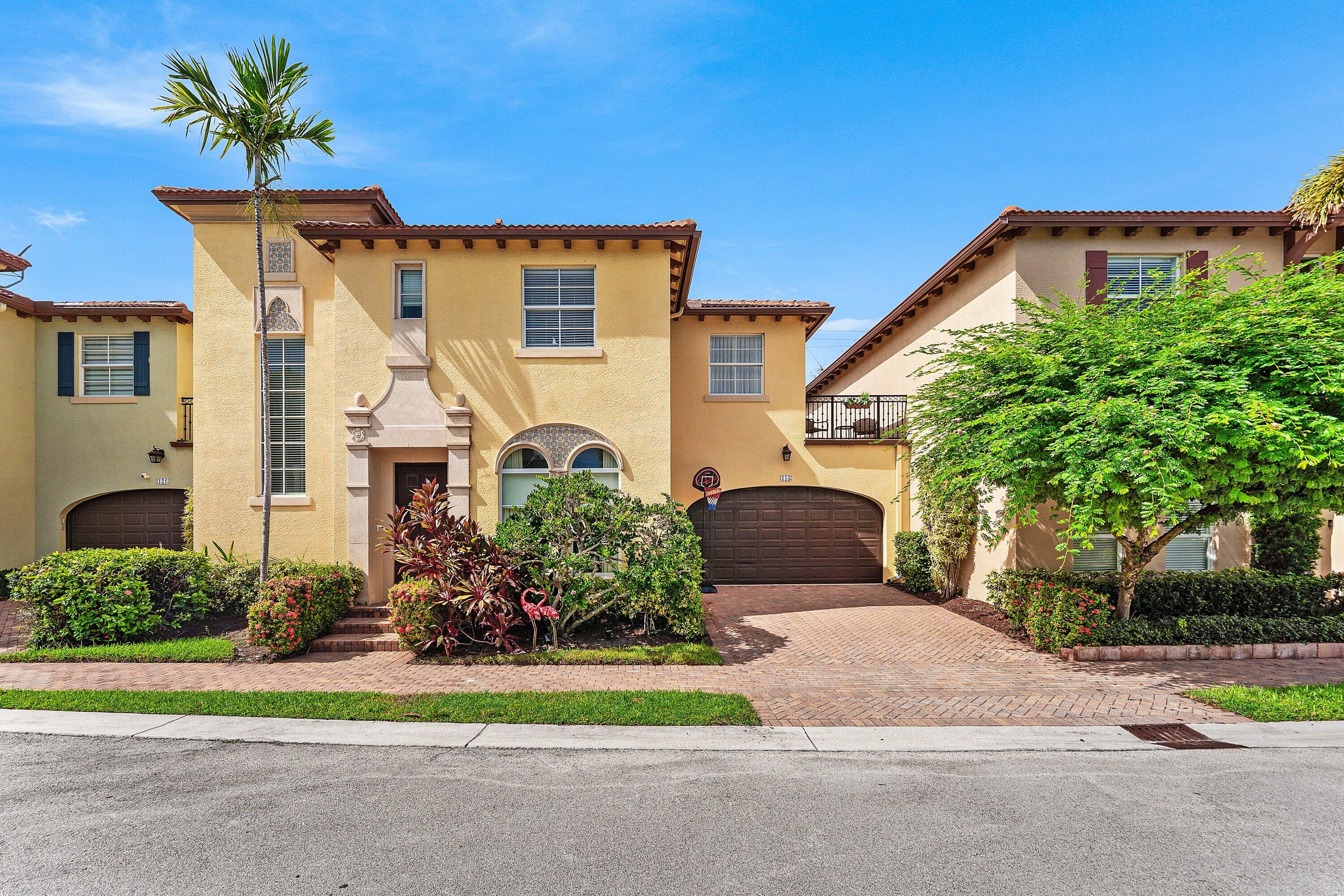 115 Via Poinciana Ln