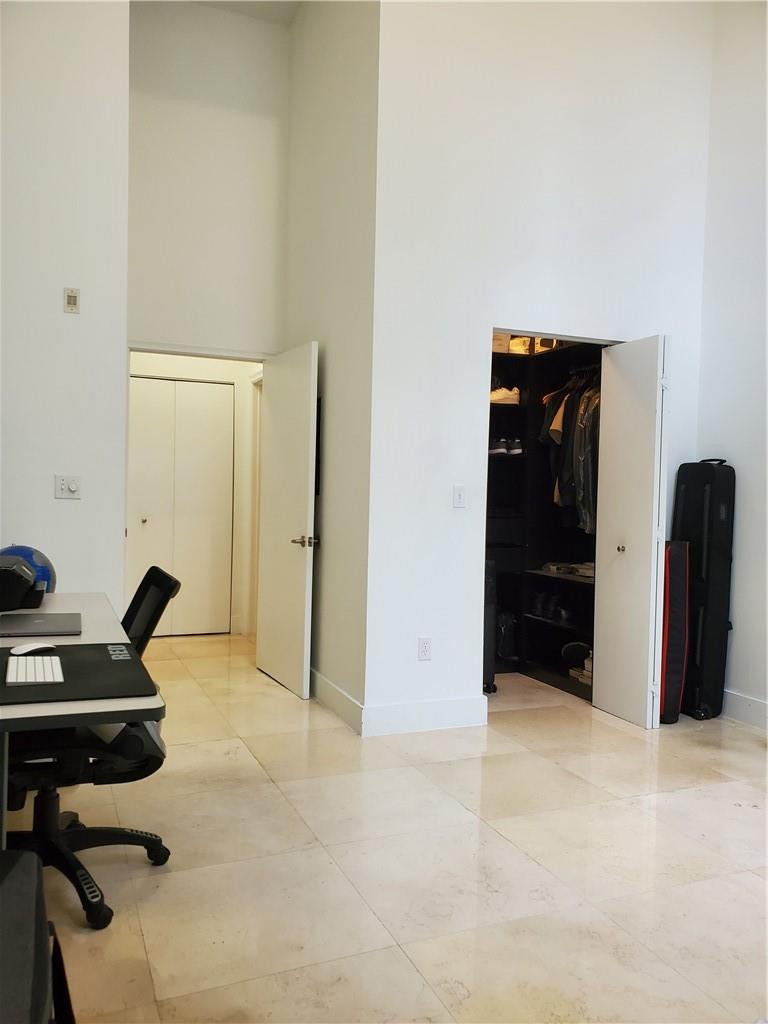 image The Venture at Aventura14