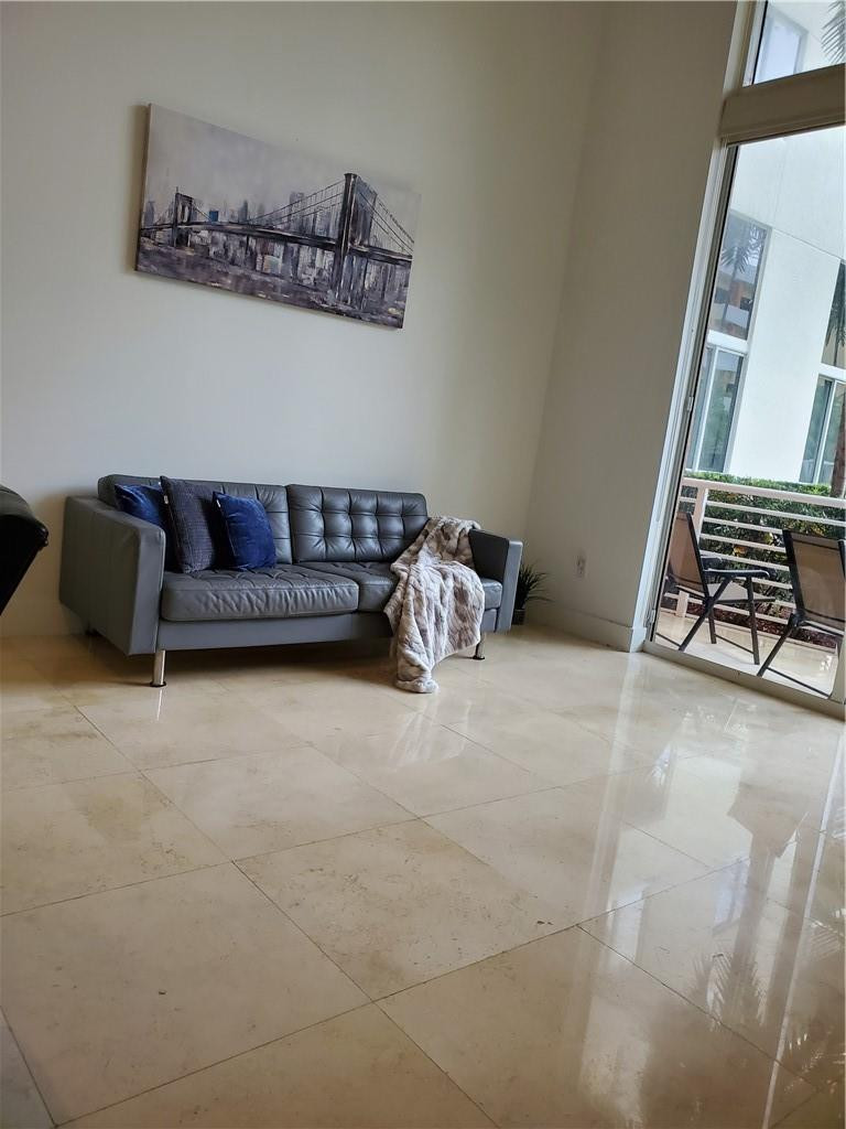 image The Venture at Aventura2