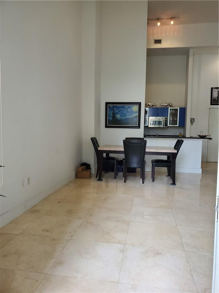 image The Venture at Aventura31