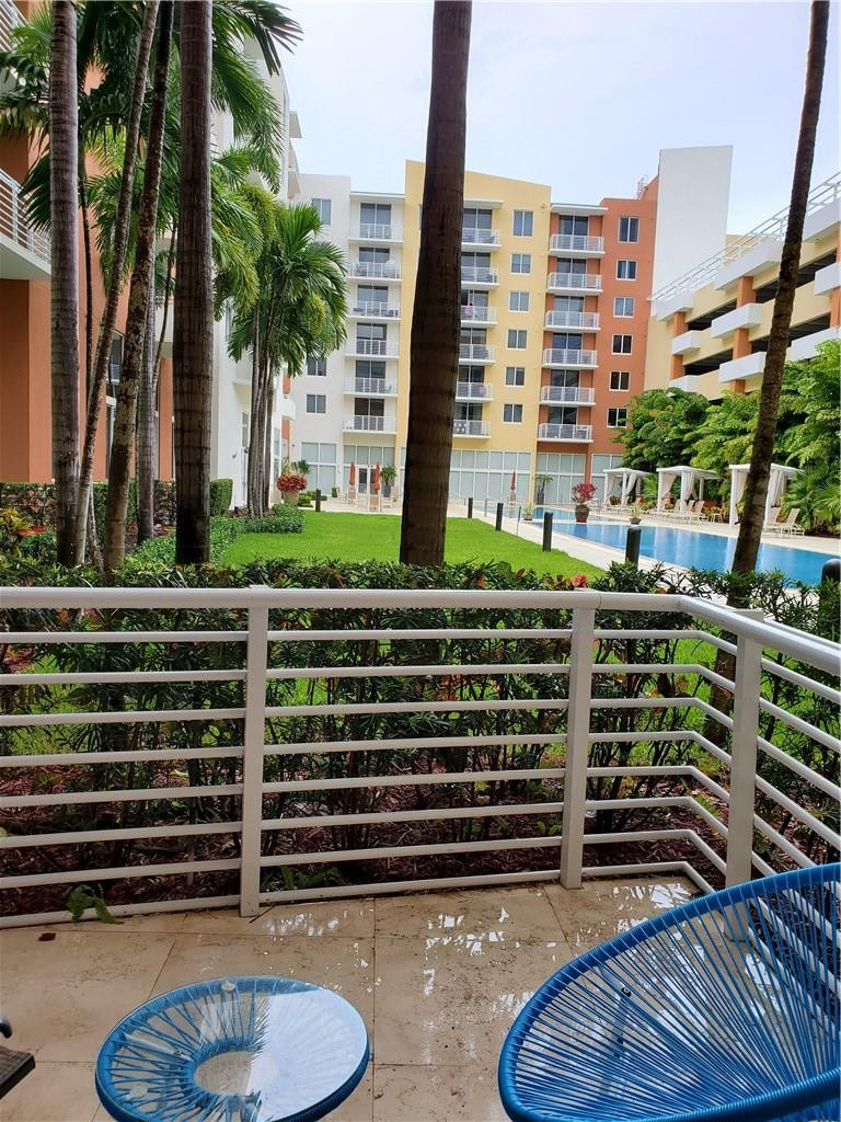 image The Venture at Aventura38