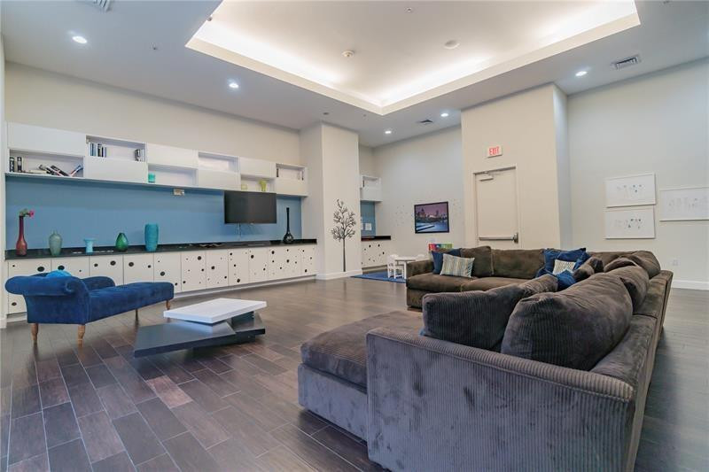 image The Venture at Aventura51
