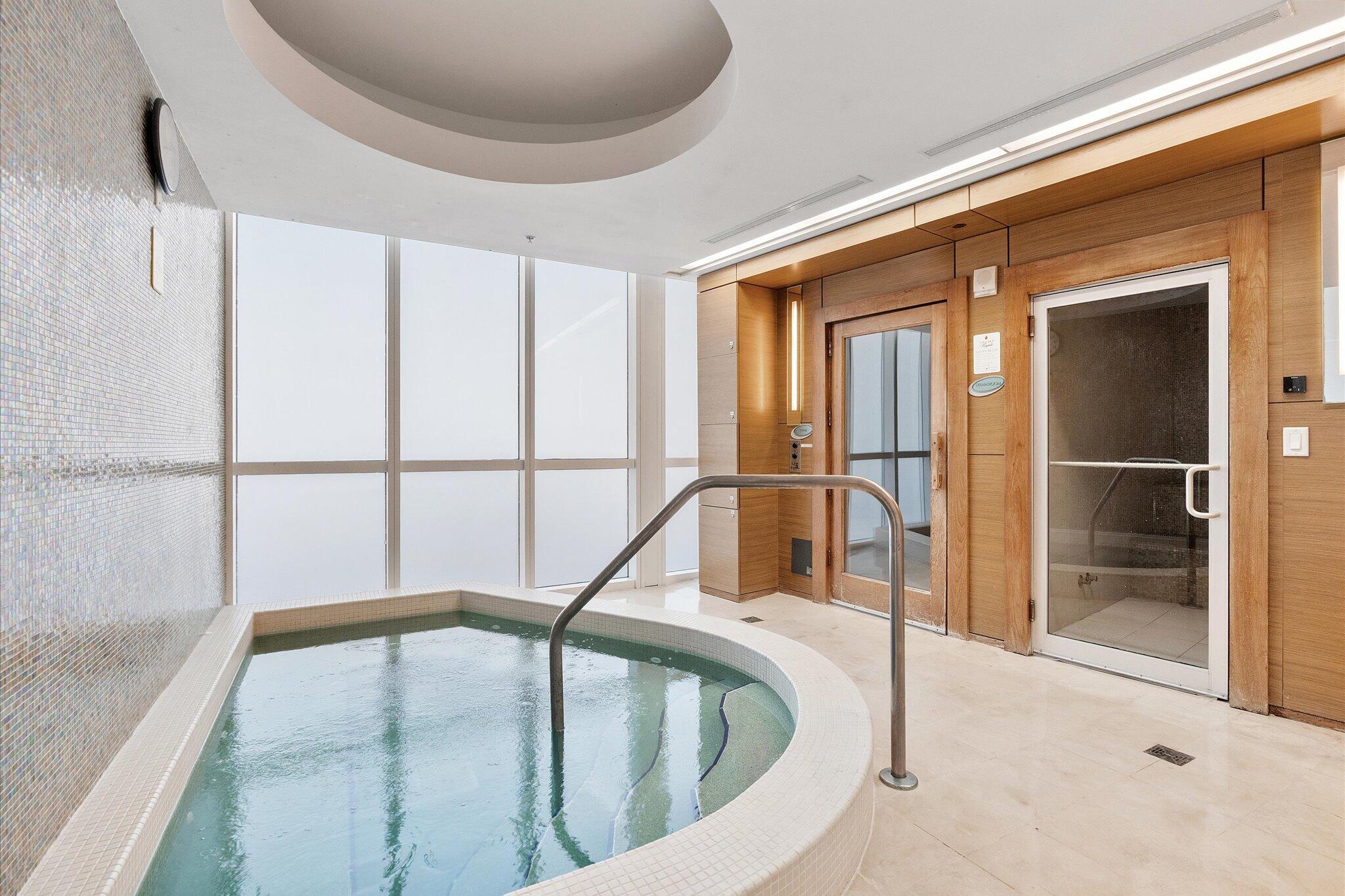 image Trump Royale35