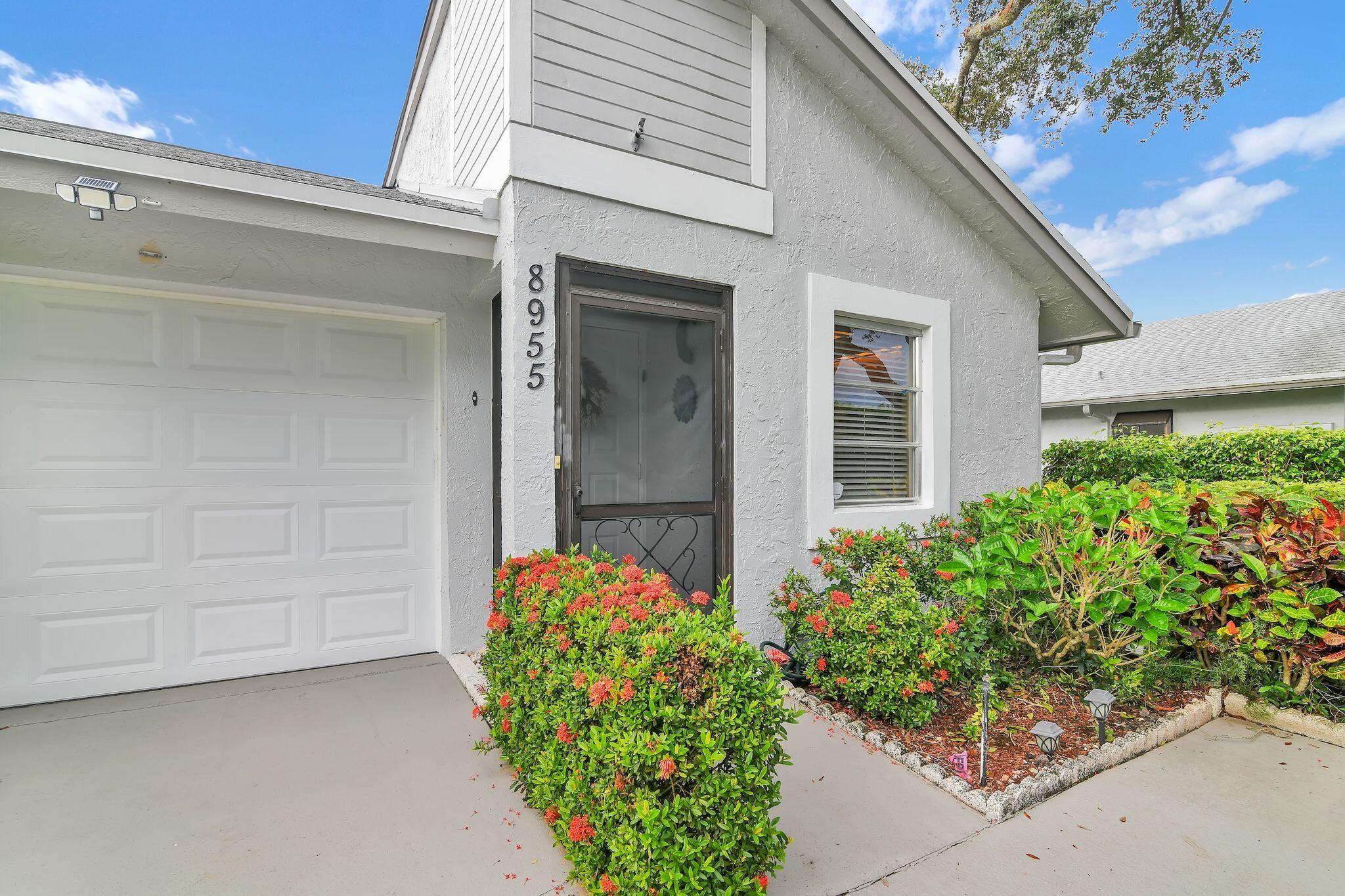 8955 Sunscape Ln