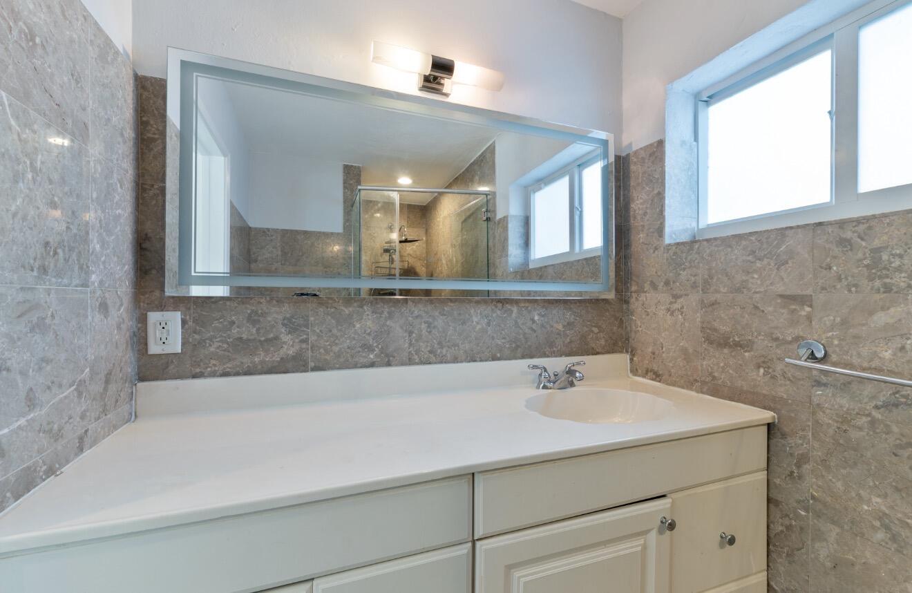 2160 NE 55th Ct Fort Lauderdale, FL 33308