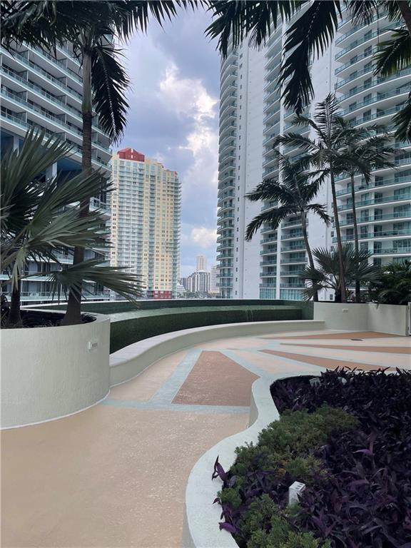 218 SE 14th St #1202 Miami, FL 33131