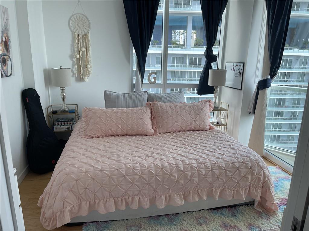 218 SE 14th St #1202 Miami, FL 33131