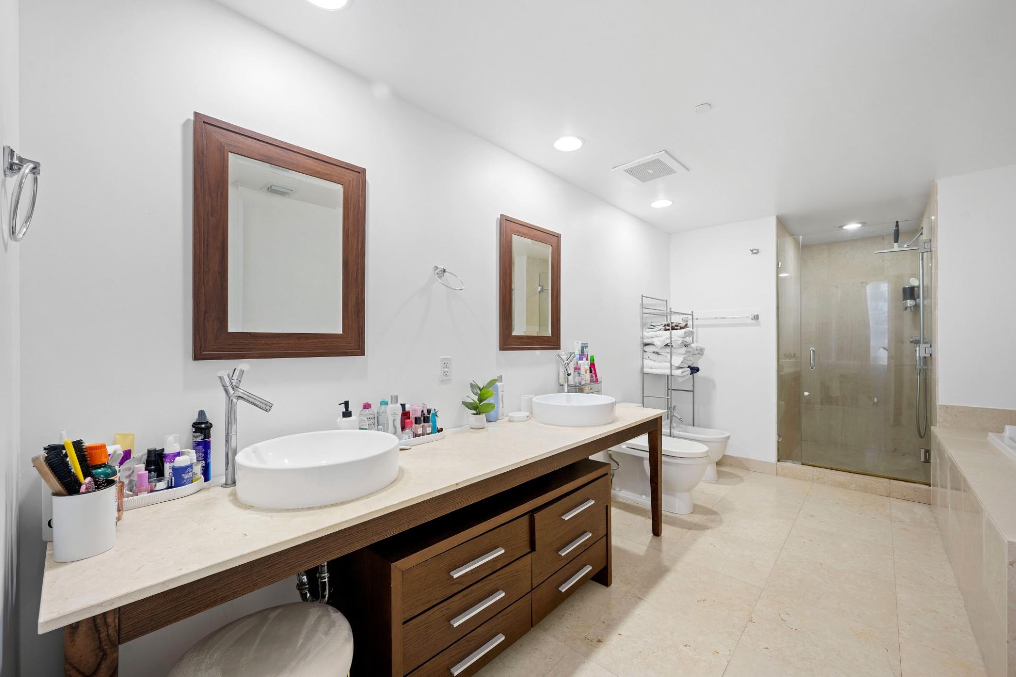 image Icon Brickell18