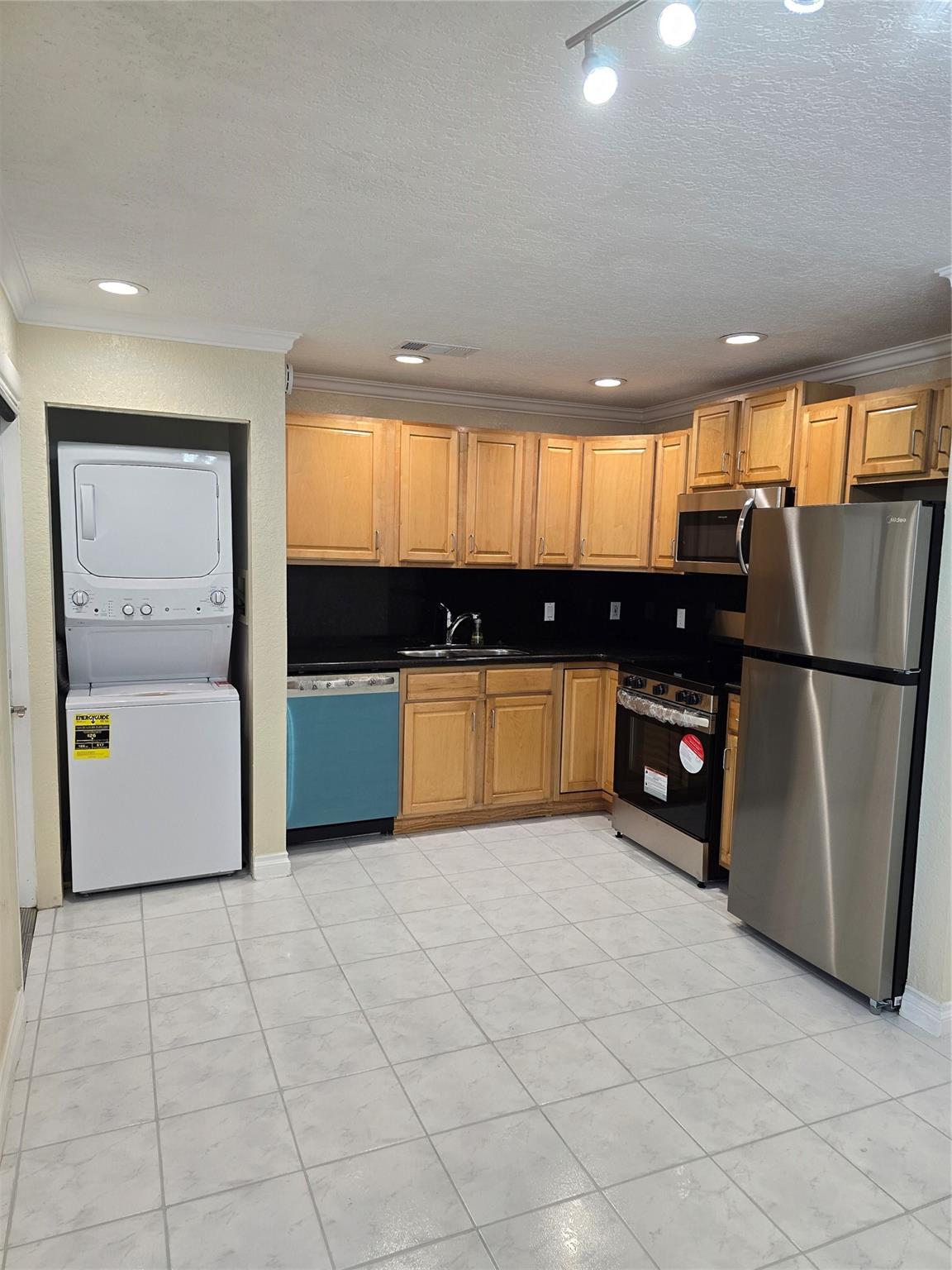 1749 NW 6th Ave #2