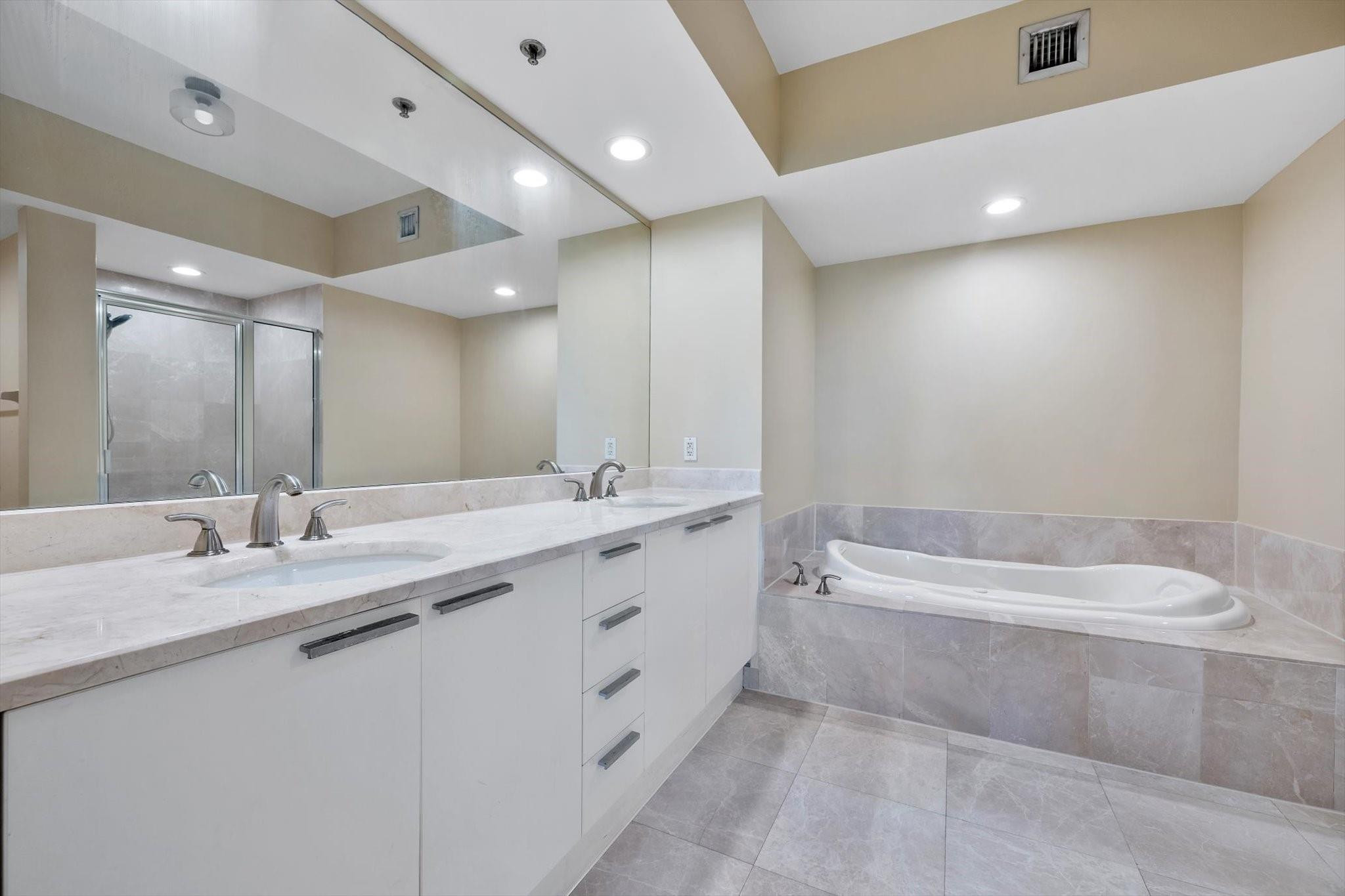 14951 Royal Oaks #1506 North Miami, FL 33181