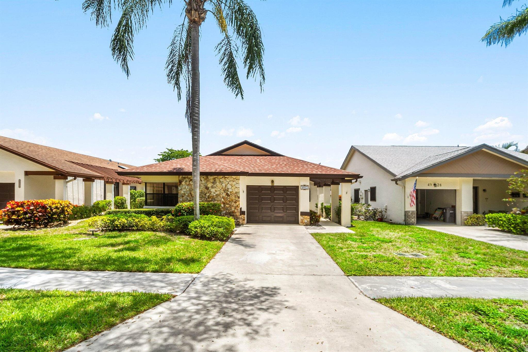 4932 Boxwood Cir