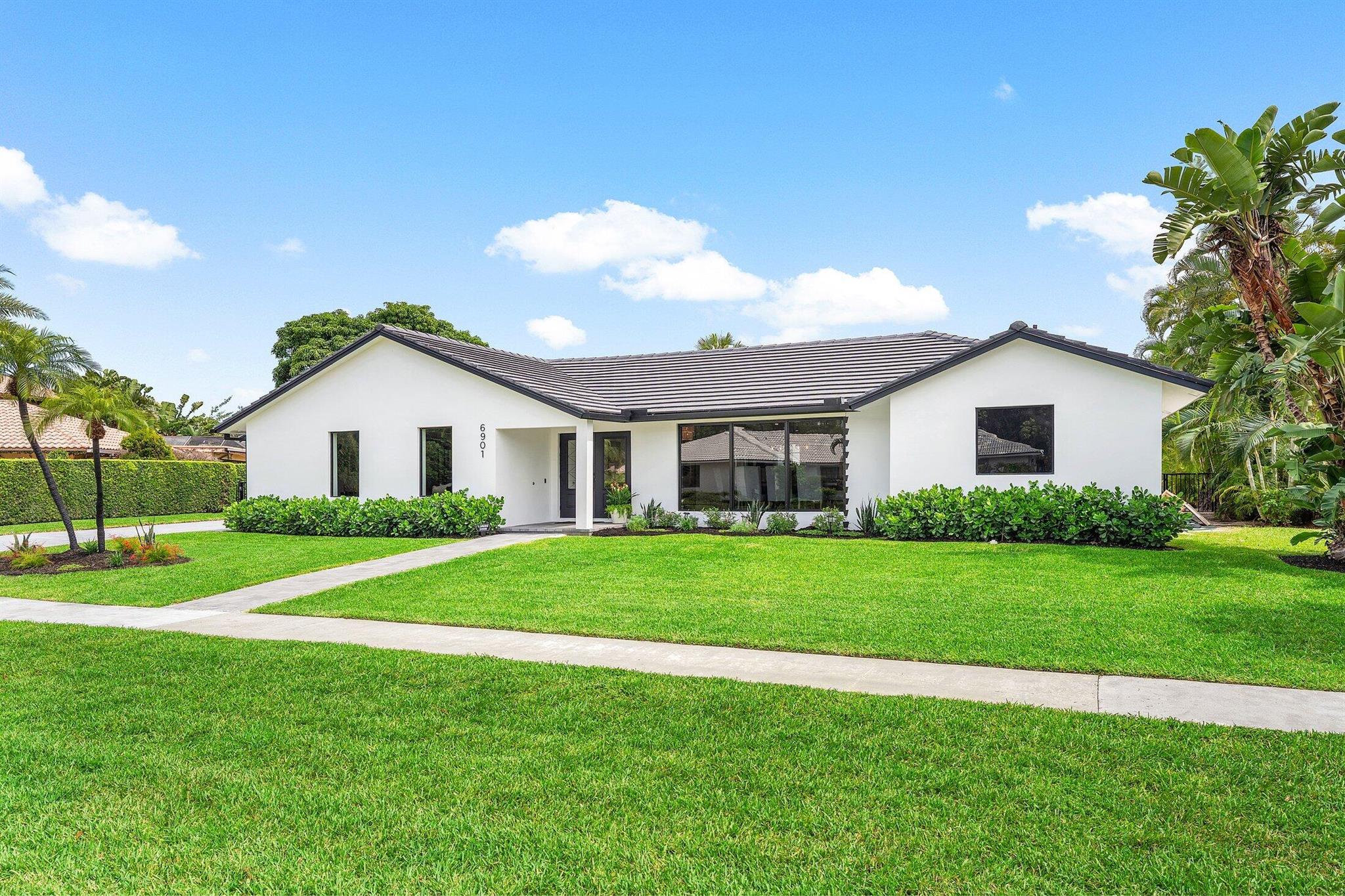 6901 Giralda Cir