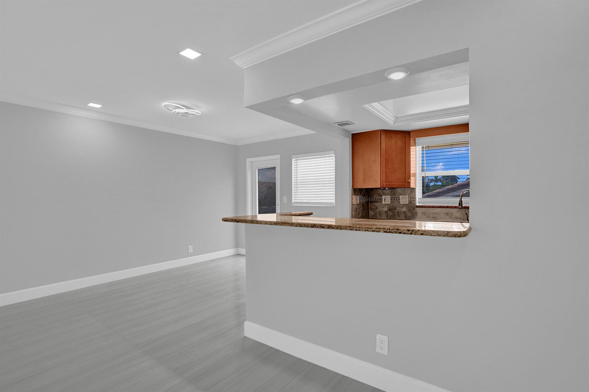 2755 NE 28th Ave #F2 Lighthouse Point, FL 33064