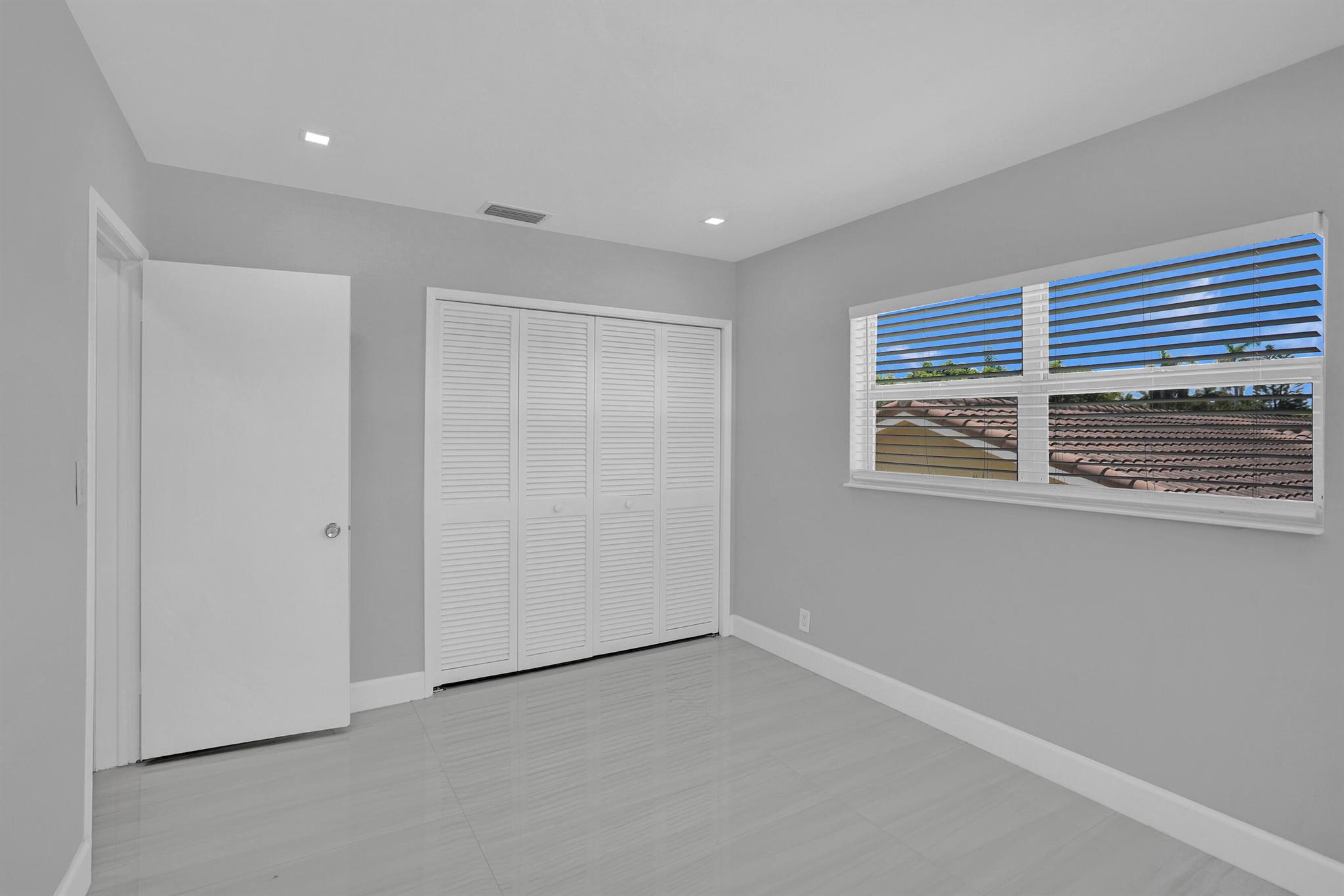 2755 NE 28th Ave #F2 Lighthouse Point, FL 33064