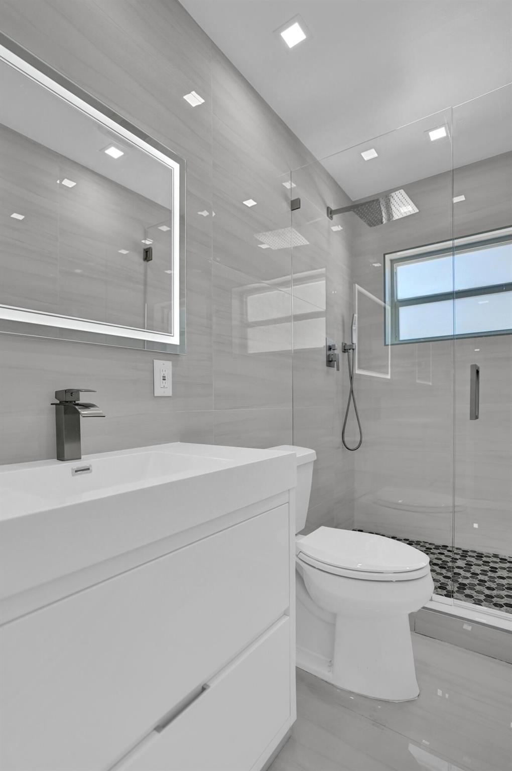 2755 NE 28th Ave #F2 Lighthouse Point, FL 33064