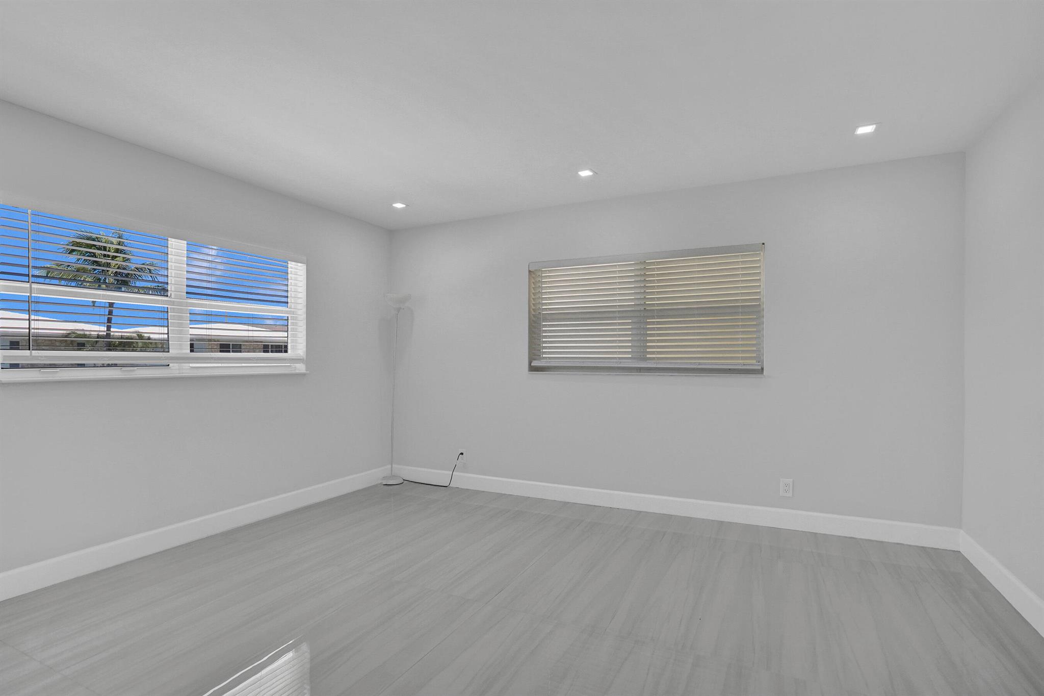 2755 NE 28th Ave #F2 Lighthouse Point, FL 33064