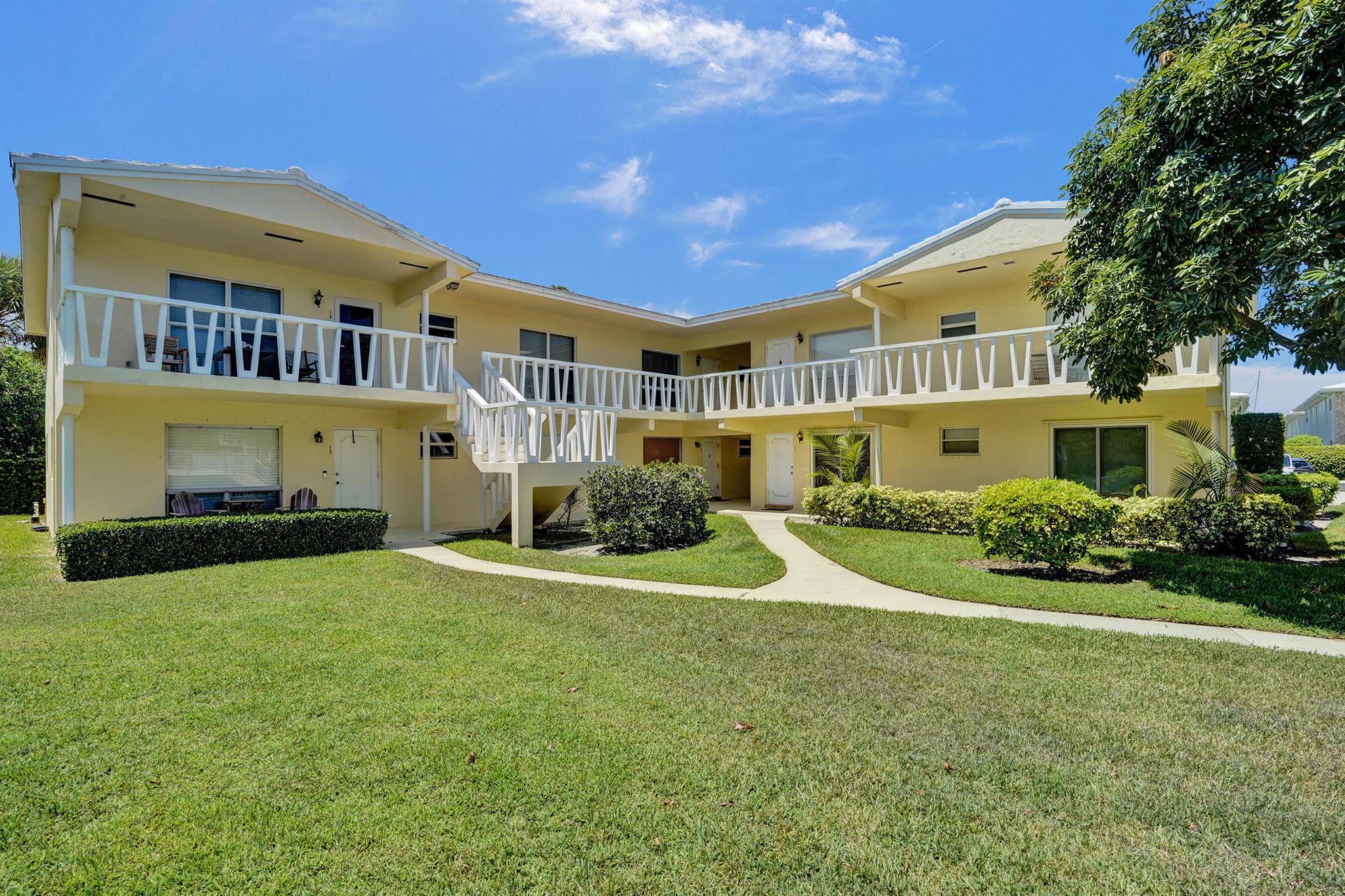 2755 NE 28th Ave #F2 Lighthouse Point, FL 33064