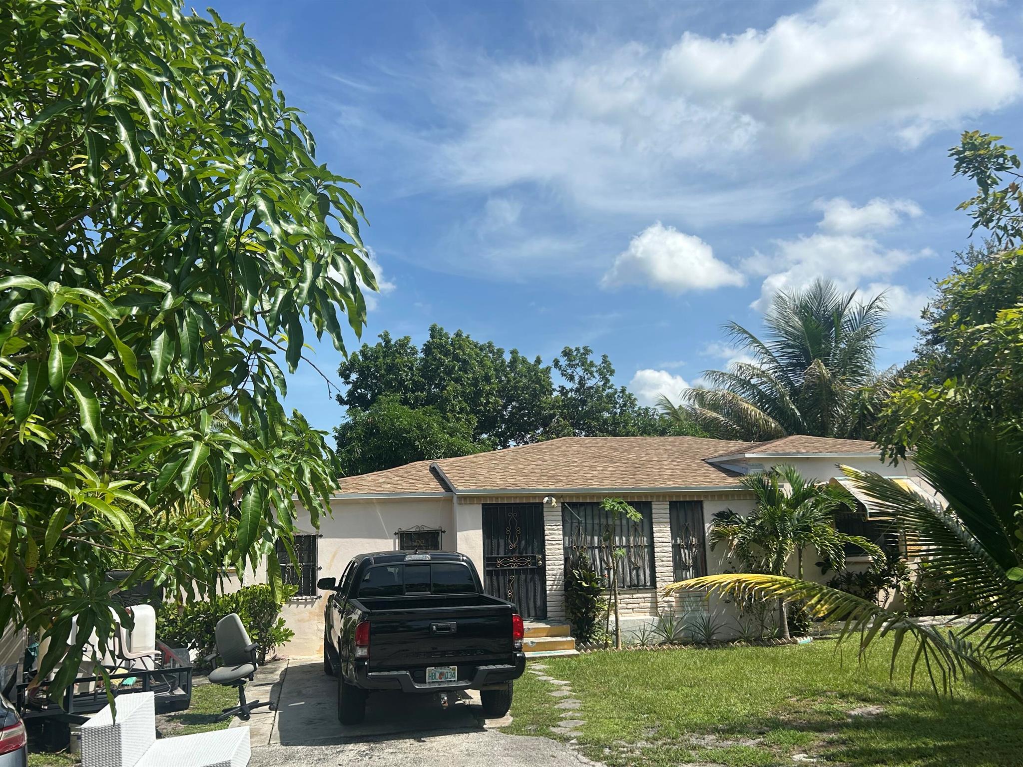 565 NW 143rd St