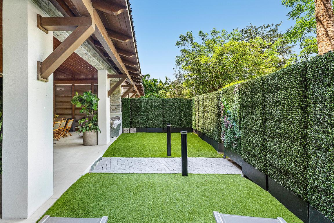 200 SE Mizner #104 Boca Raton, FL 33432