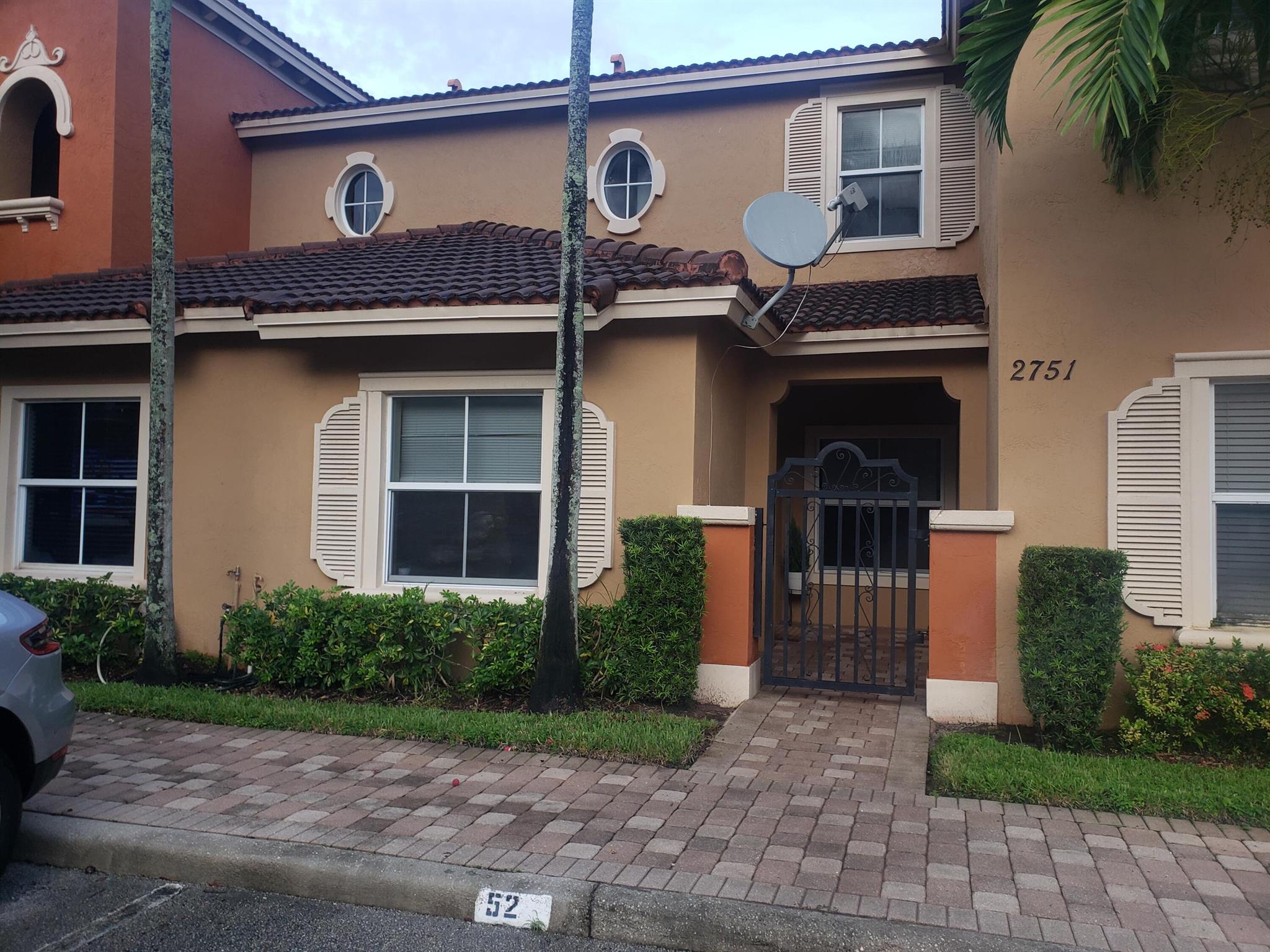 2751 SW 120th Ter #306-3