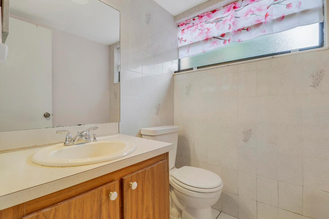 128 Sherwood #13b Jupiter, FL 33458