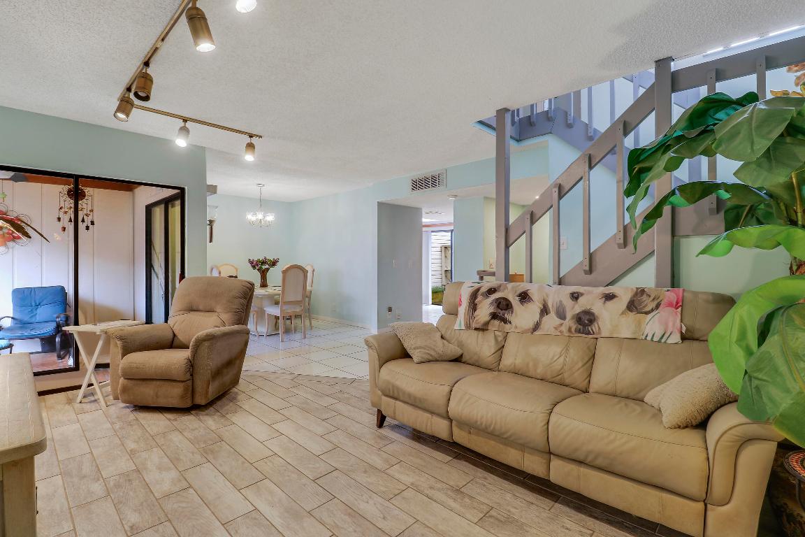 128 Sherwood #13b Jupiter, FL 33458