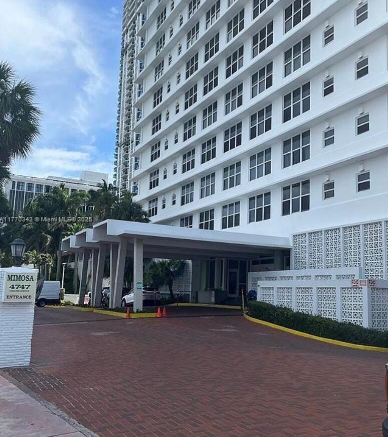 4747 Collins Ave #305