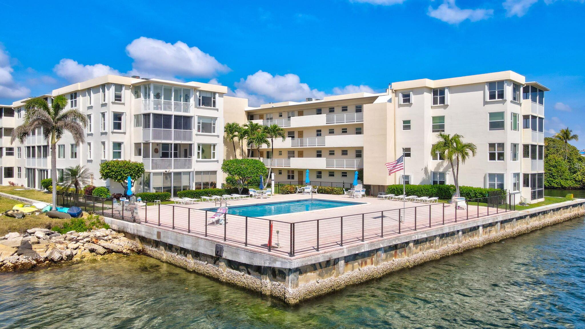 1820 New Palm Way #202