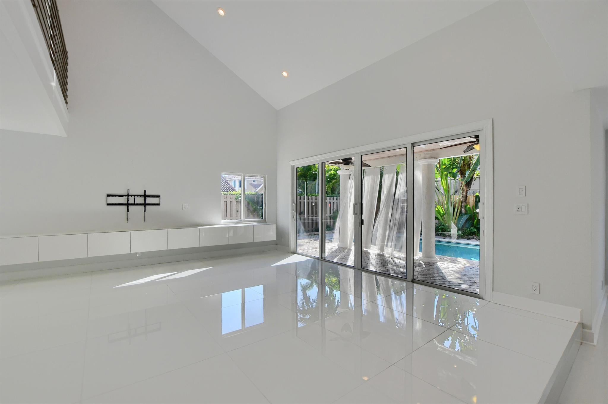 23352 Lago Mar Cir Boca Raton, FL 33433