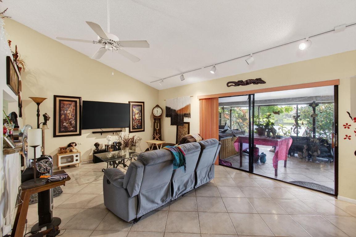 9303 Sun Pointe Dr Boynton Beach, FL 33437