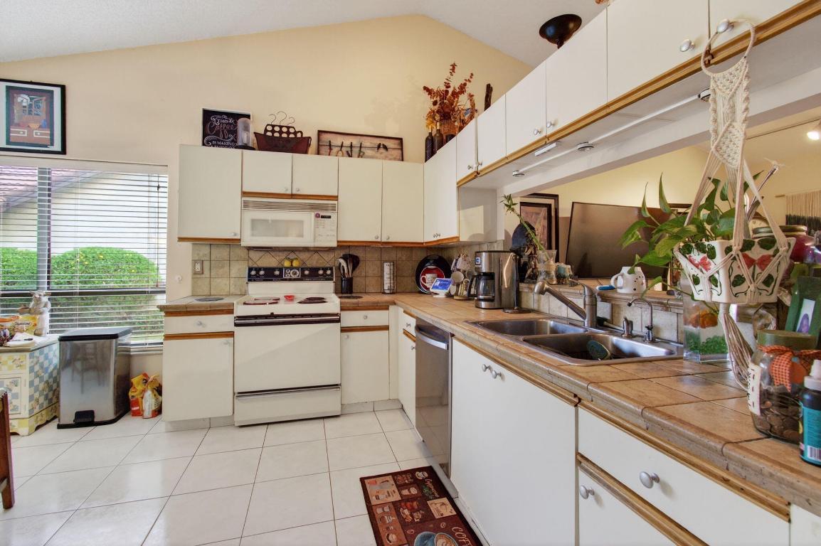 9303 Sun Pointe Dr Boynton Beach, FL 33437