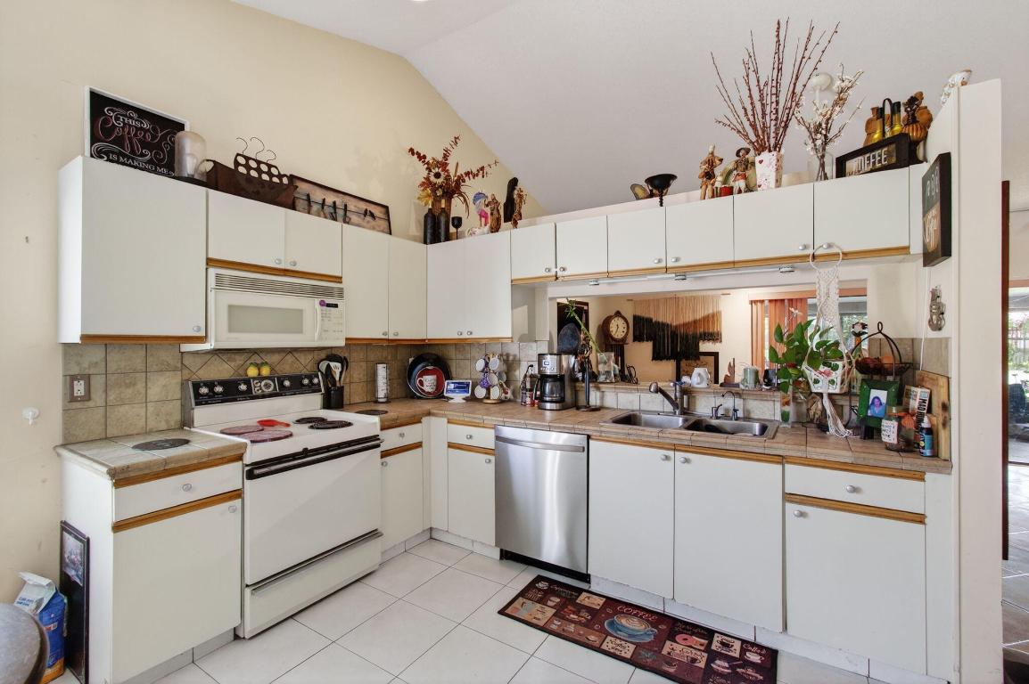 9303 Sun Pointe Dr Boynton Beach, FL 33437