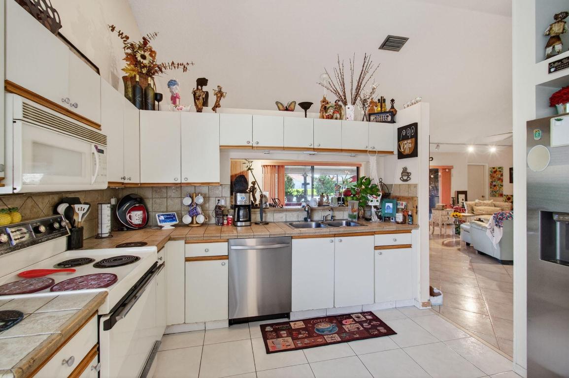 9303 Sun Pointe Dr Boynton Beach, FL 33437