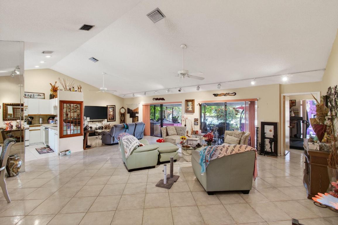 9303 Sun Pointe Dr Boynton Beach, FL 33437