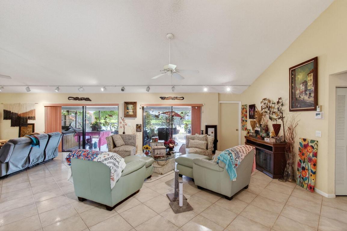 9303 Sun Pointe Dr Boynton Beach, FL 33437