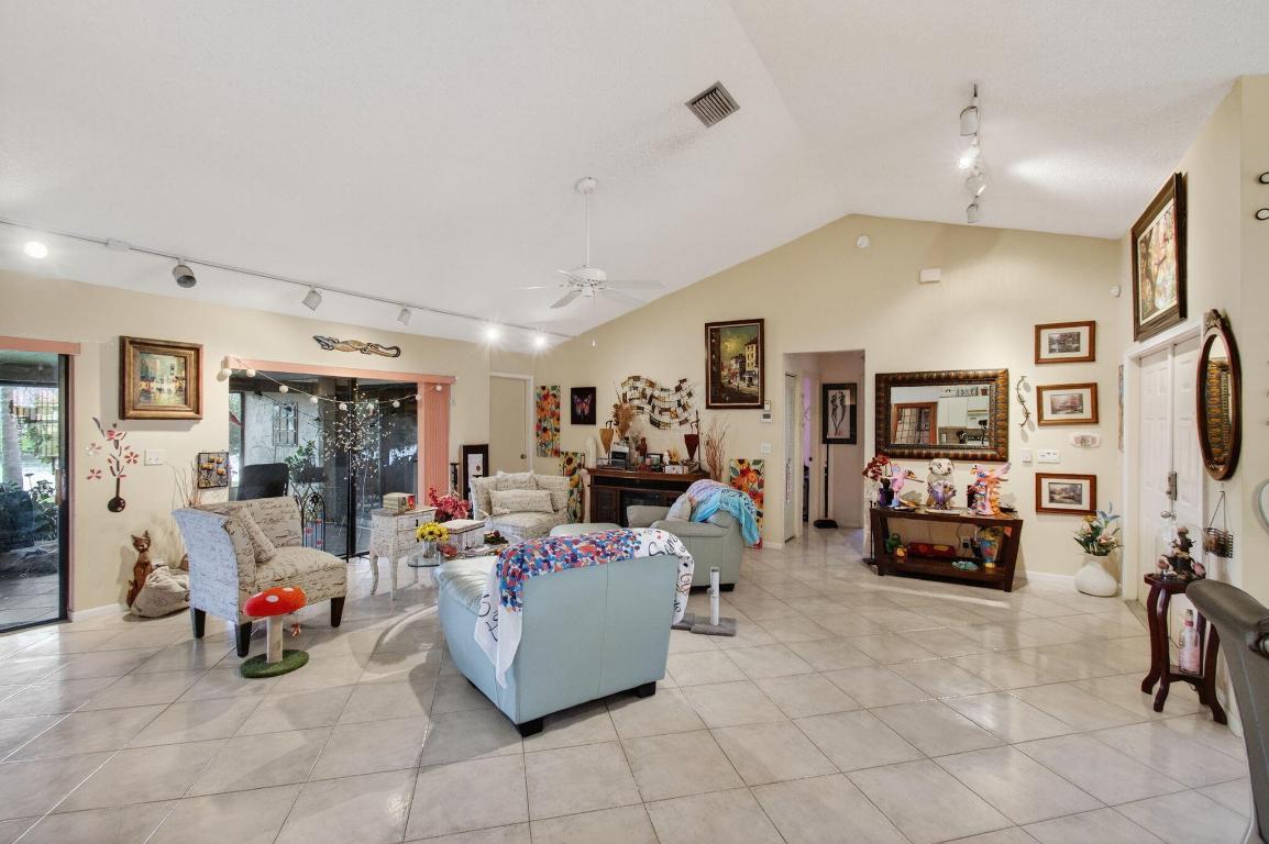 9303 Sun Pointe Dr Boynton Beach, FL 33437