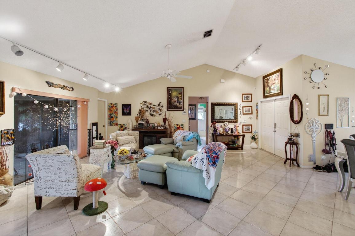 9303 Sun Pointe Dr Boynton Beach, FL 33437